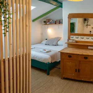 Surf Bed and breakfast
